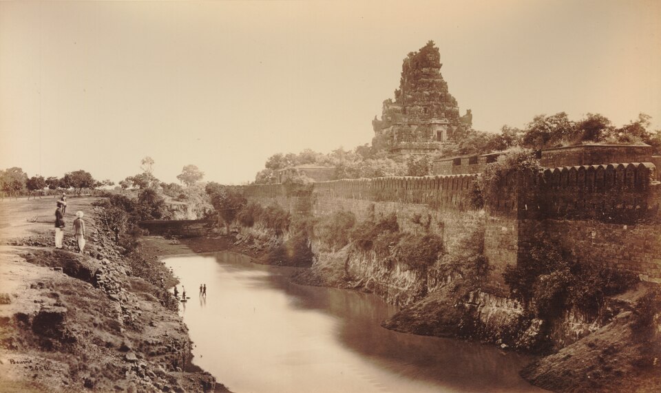 Photograph from 1869 by Samuel Bourne showing a gopura of the Brihadisvara Temple at Thanjavur.